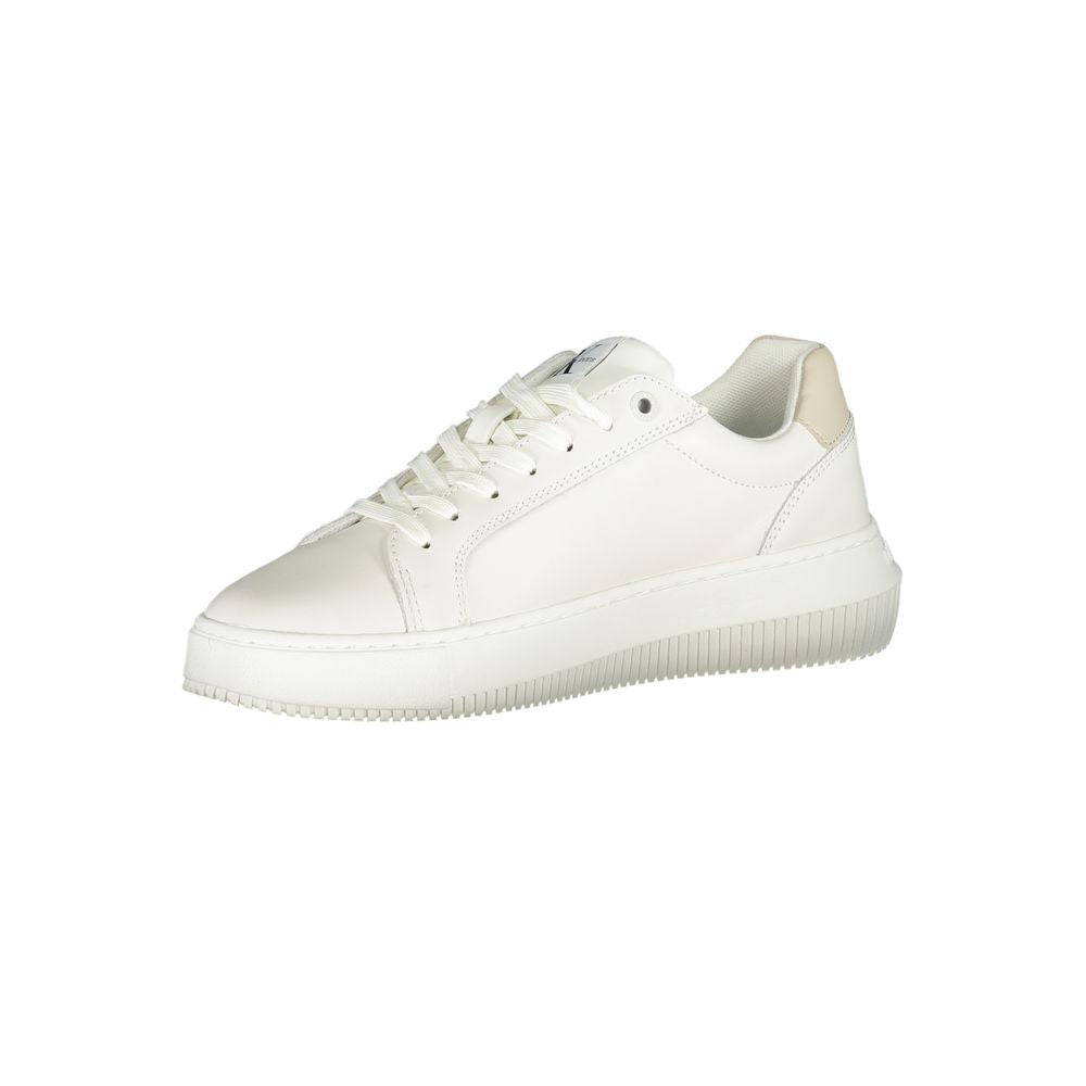Calvin Klein Schicke weiße Schnürsenkel-Sneakers mit kontrastierenden Details