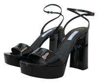Prada Schwarze Lacksandalen Knöchelriemen Heels Leder