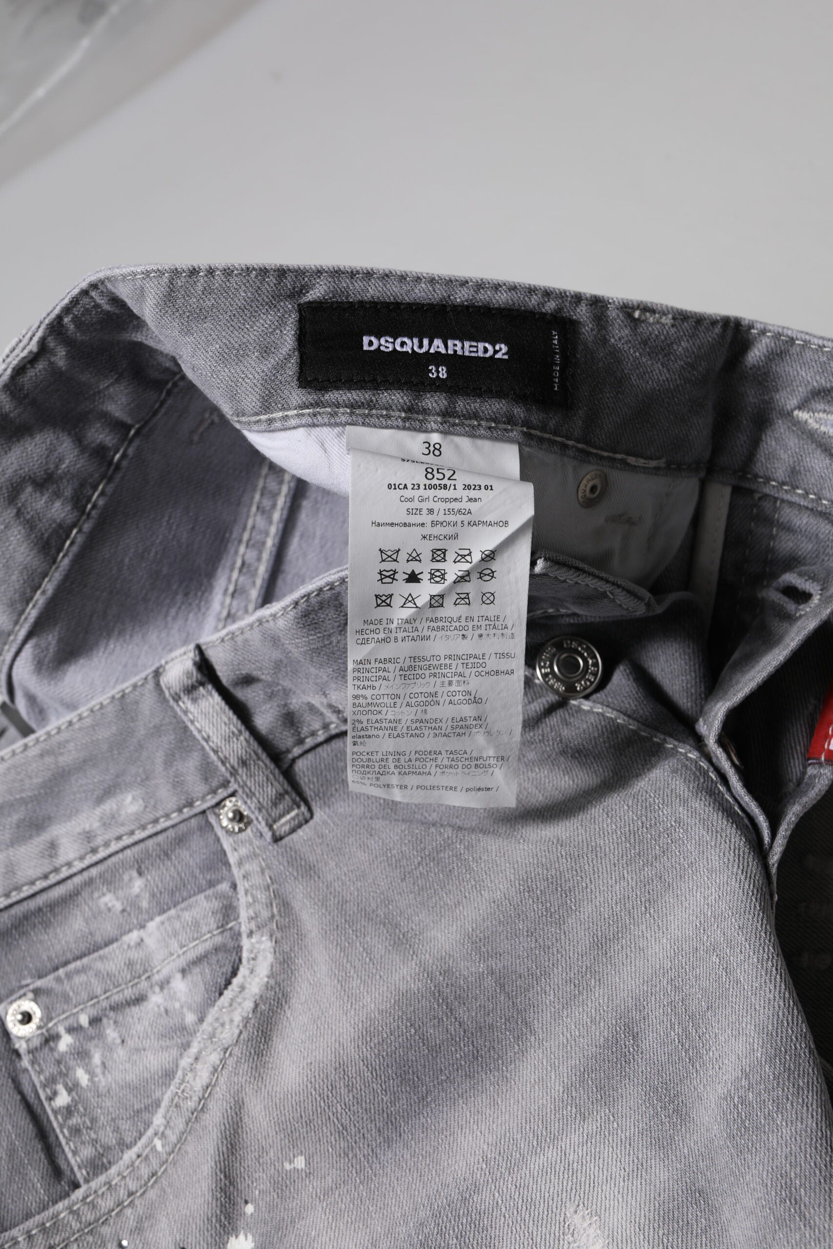 Dsquared² Graue verwaschene Jeans mit mittlerer Taille, konisch zulaufend