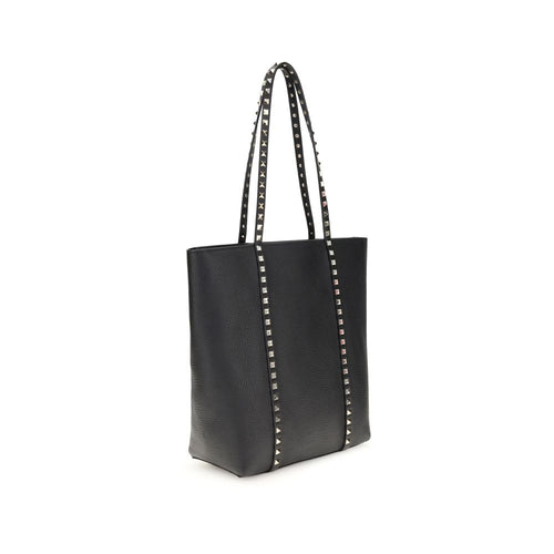 Valentino Garavani shoulder bag in black calfskin leather, Bos Taurus